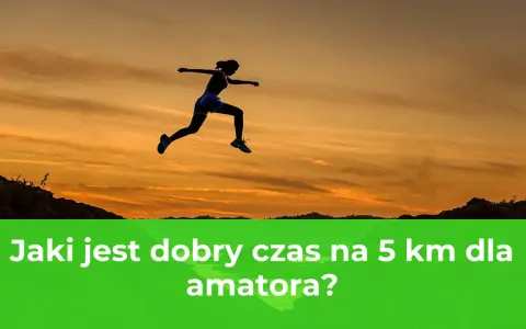 Sylwetka biegaczki w skoku na tle zachodzącego słońca. Pytanie brzmi: Jaki jest dobry czas na 5 km dla amatora?